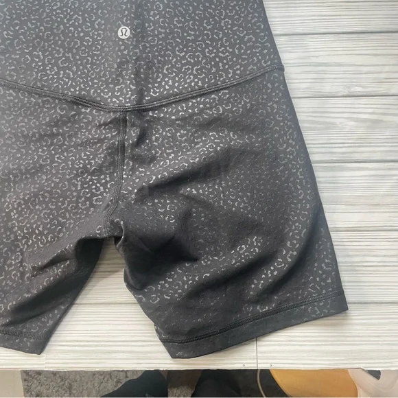 NWT Lululemon Align High-Rise Short 6" Leopard Daisy Emboss Black SIZE 6 - Picture 9 of 13